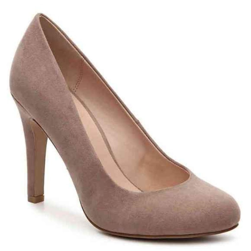 Kelly & Katie larissa pump